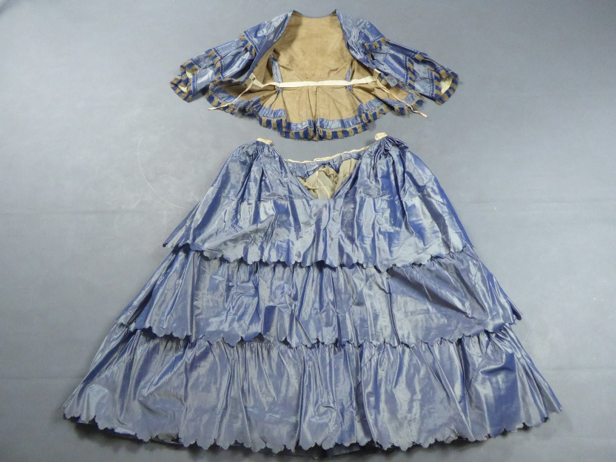 Day Dress With Large Crinoline In Changing Taffeta - France Circa 1855.-photo-7