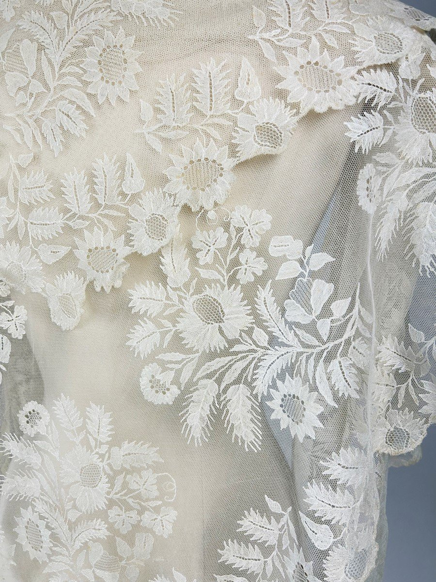 Grand Fichu De Cérémonie En Tulle Brodé Au Sarci - France Provence Circa 1830-photo-3