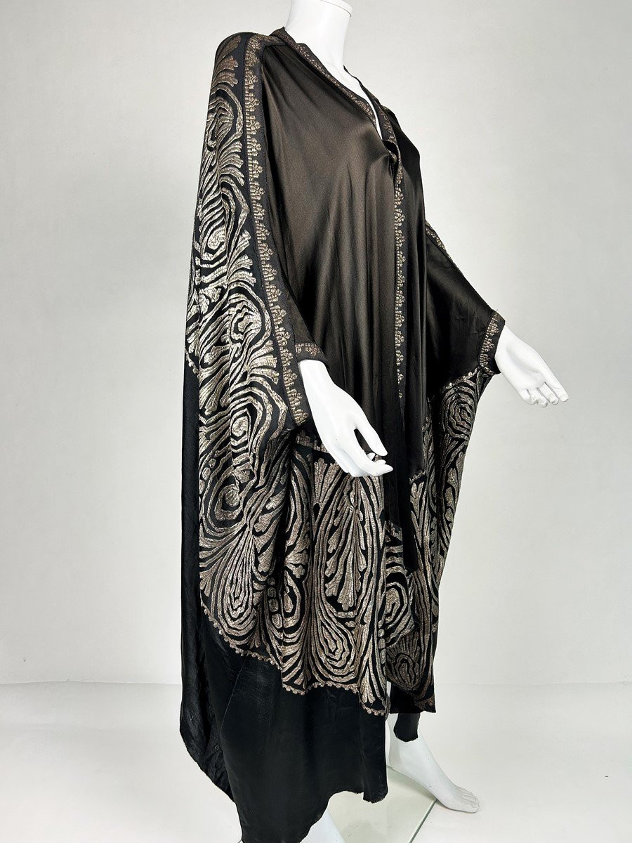 Art Deco Evening Cape In Duchess Satin And Gold Brocaded Lamé - France Circa 1920-photo-1