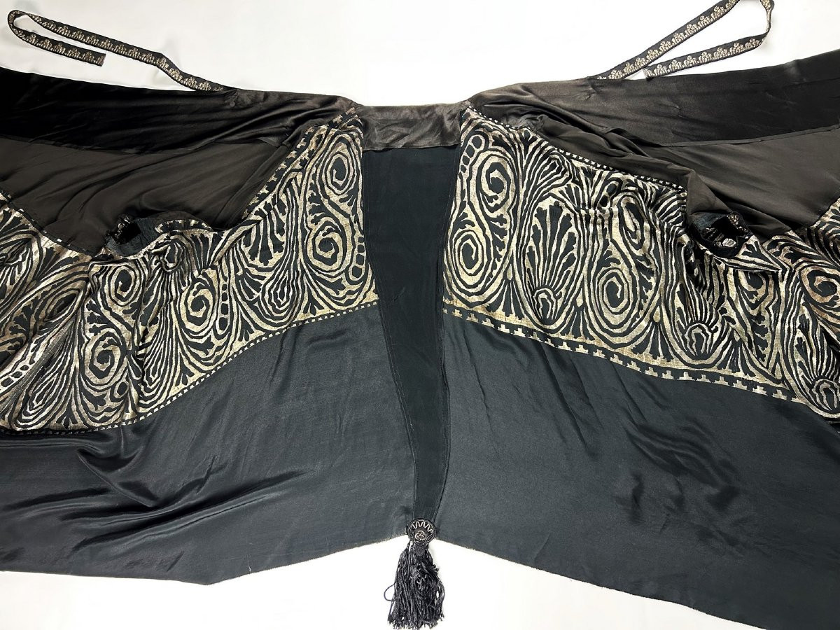 Art Deco Evening Cape In Duchess Satin And Gold Brocaded Lamé - France Circa 1920-photo-7