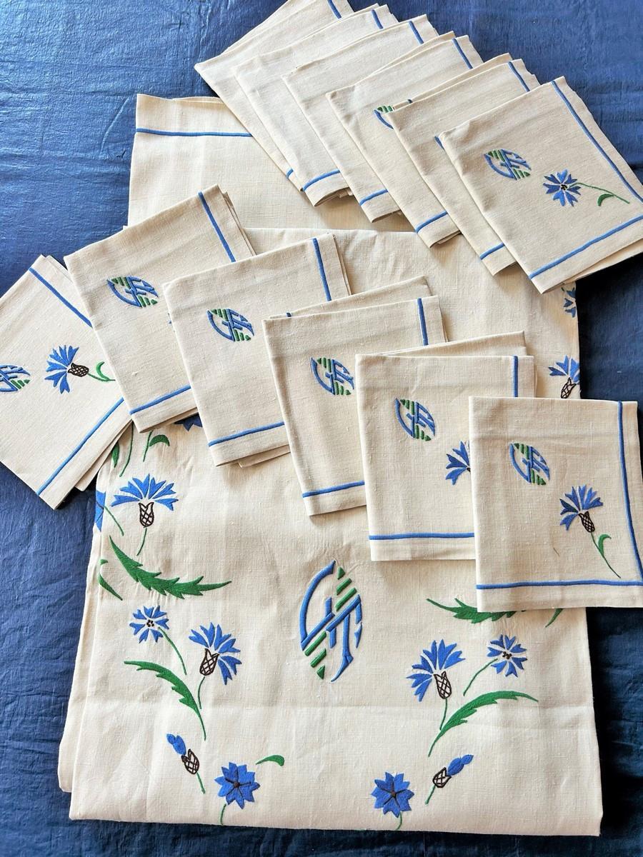 Service De Table Champêtre, Nappe Et Douze Serviettes En Lin Brodé Siglé Gt - France Circa 1930