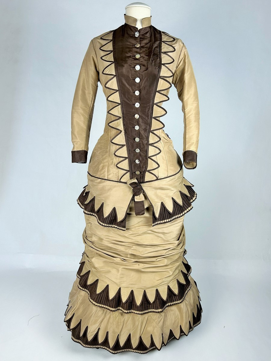 City Dress With Bustier In Taffeta And Crenellated Pleated Falbalas - United States Circa 1885