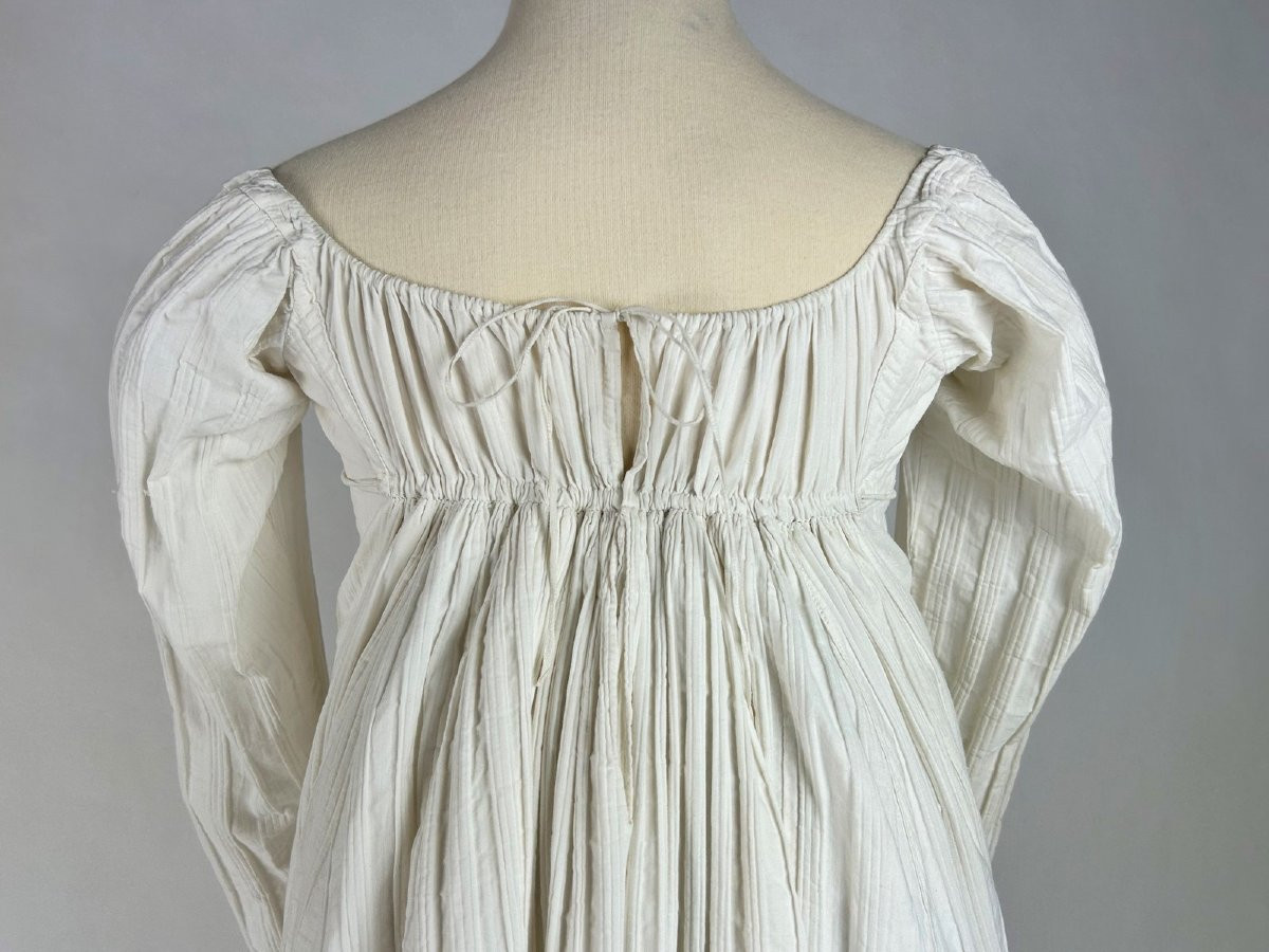 Simplicity Day Dress In Ruffled Basin - France Circa 1795-1804-photo-5