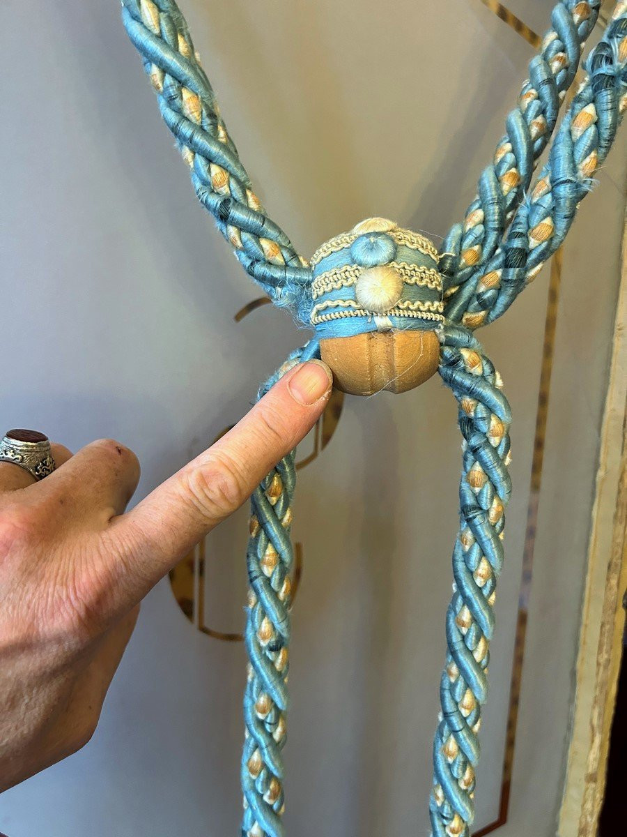 A Pair Of Sky Blue Passementerie Tiebacks And A Bell Pull - Second Empire-photo-7