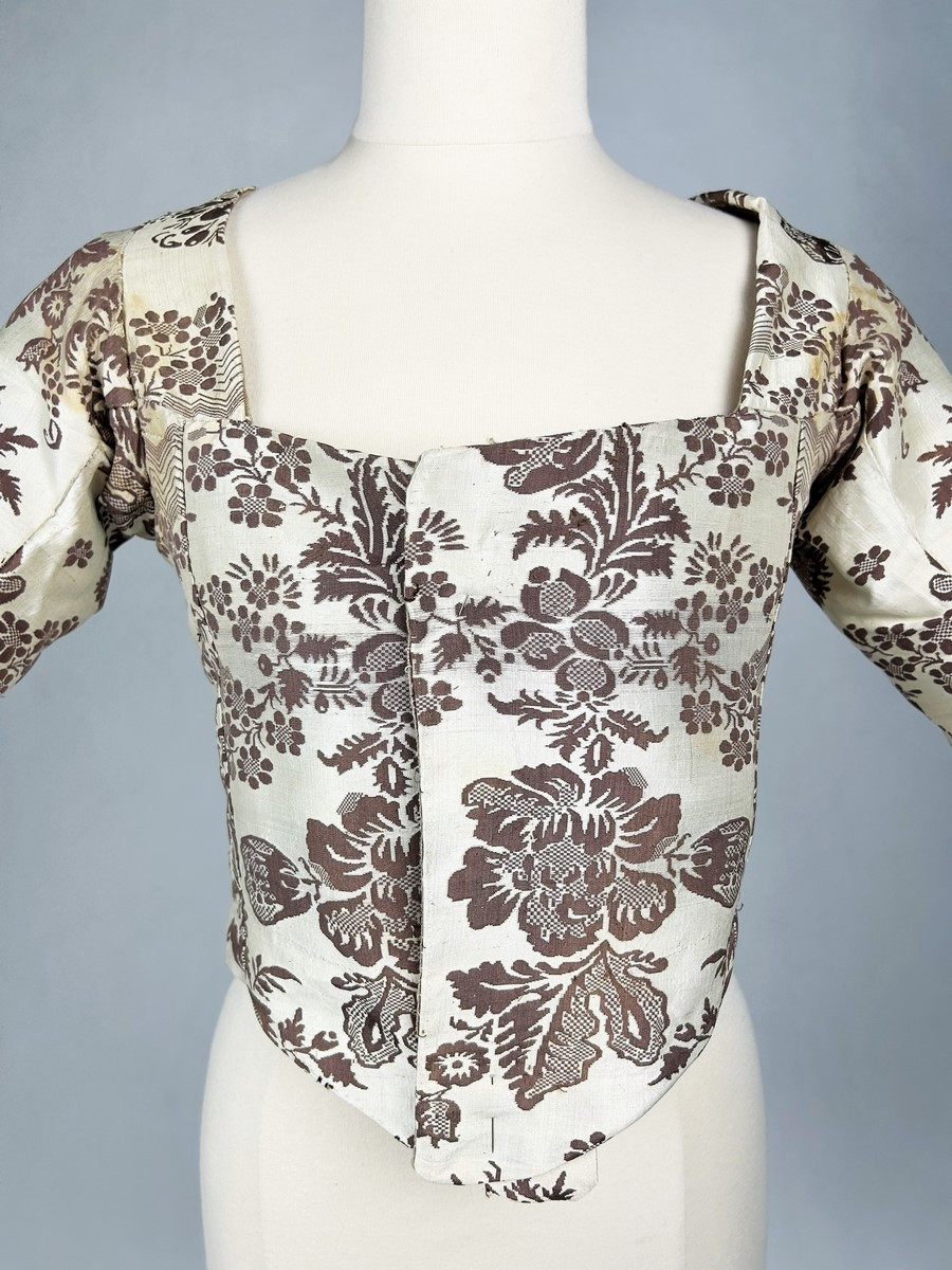 Silk Taffeta Camisole With Indian Flower Embroidery - France Circa 1780