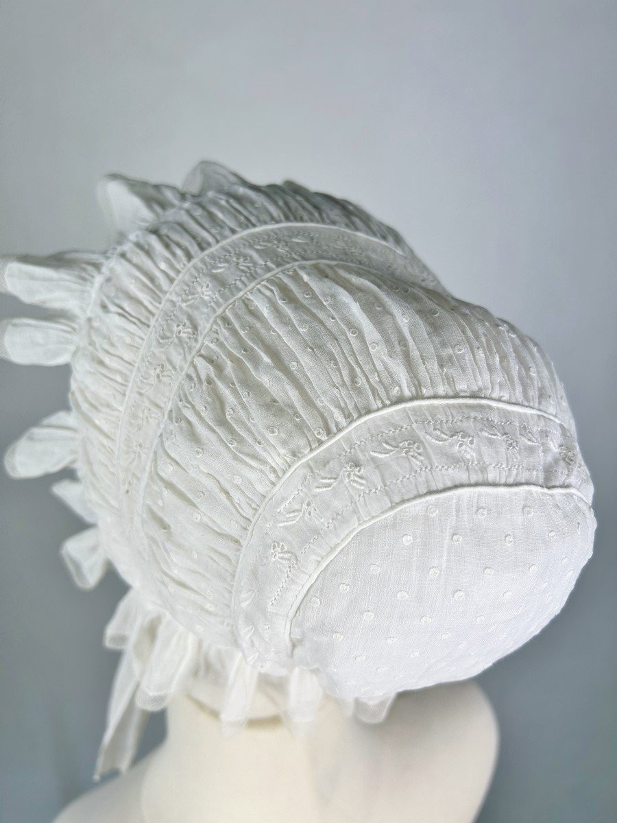 Coiffe en mousseline de coton brodée au plumetis - France Circa 1810/1840-photo-2