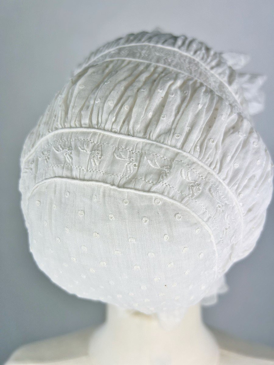 Coiffe en mousseline de coton brodée au plumetis - France Circa 1810/1840-photo-3