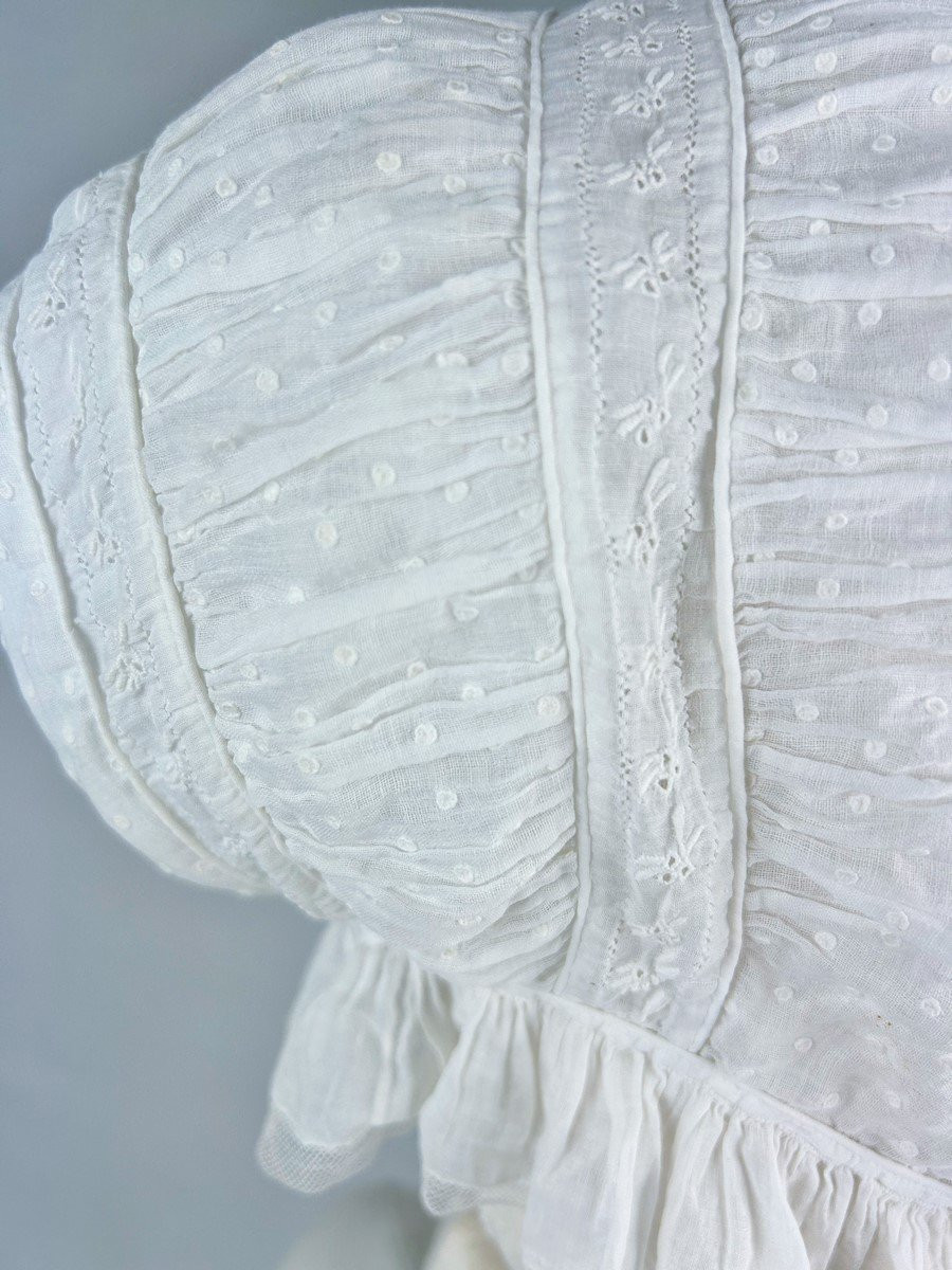 Coiffe en mousseline de coton brodée au plumetis - France Circa 1810/1840-photo-6