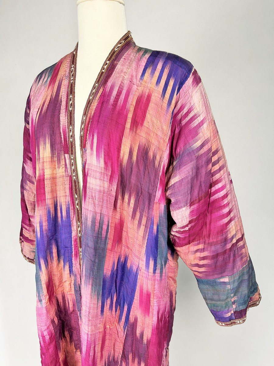 Manteau Chapan en ikat de soie - Ouzbékistan Circa 1900-1950-photo-1