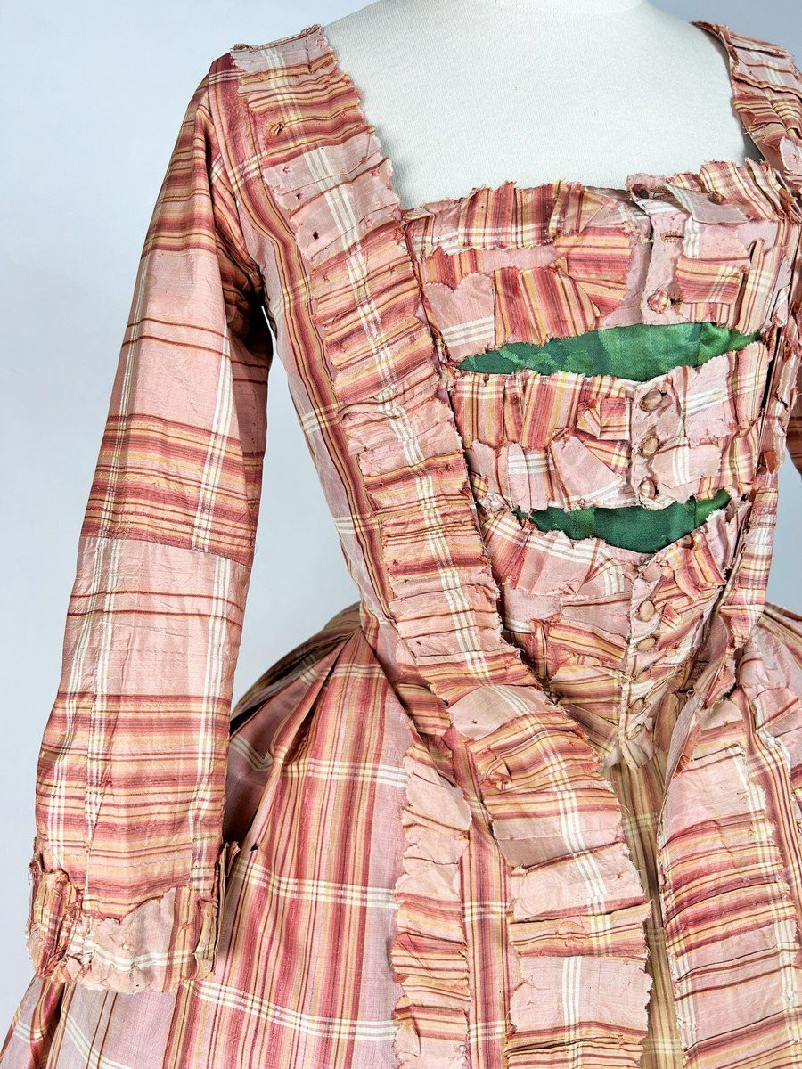 French Dress In Taffeta And Indian Fabric – Provence Circa 1785-photo-4