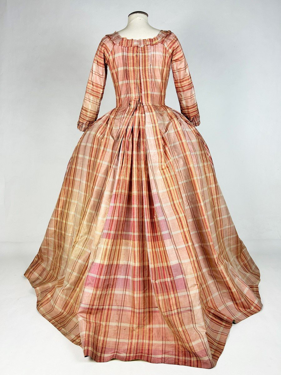 French Dress In Taffeta And Indian Fabric – Provence Circa 1785-photo-3
