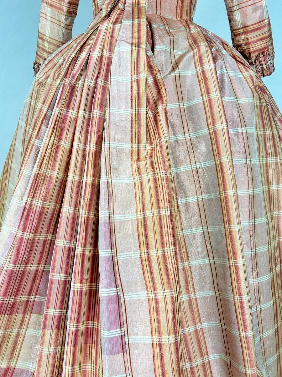 French Dress In Taffeta And Indian Fabric – Provence Circa 1785-photo-4