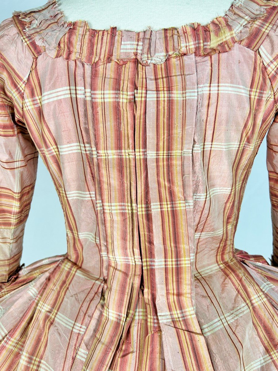 French Dress In Taffeta And Indian Fabric – Provence Circa 1785-photo-5