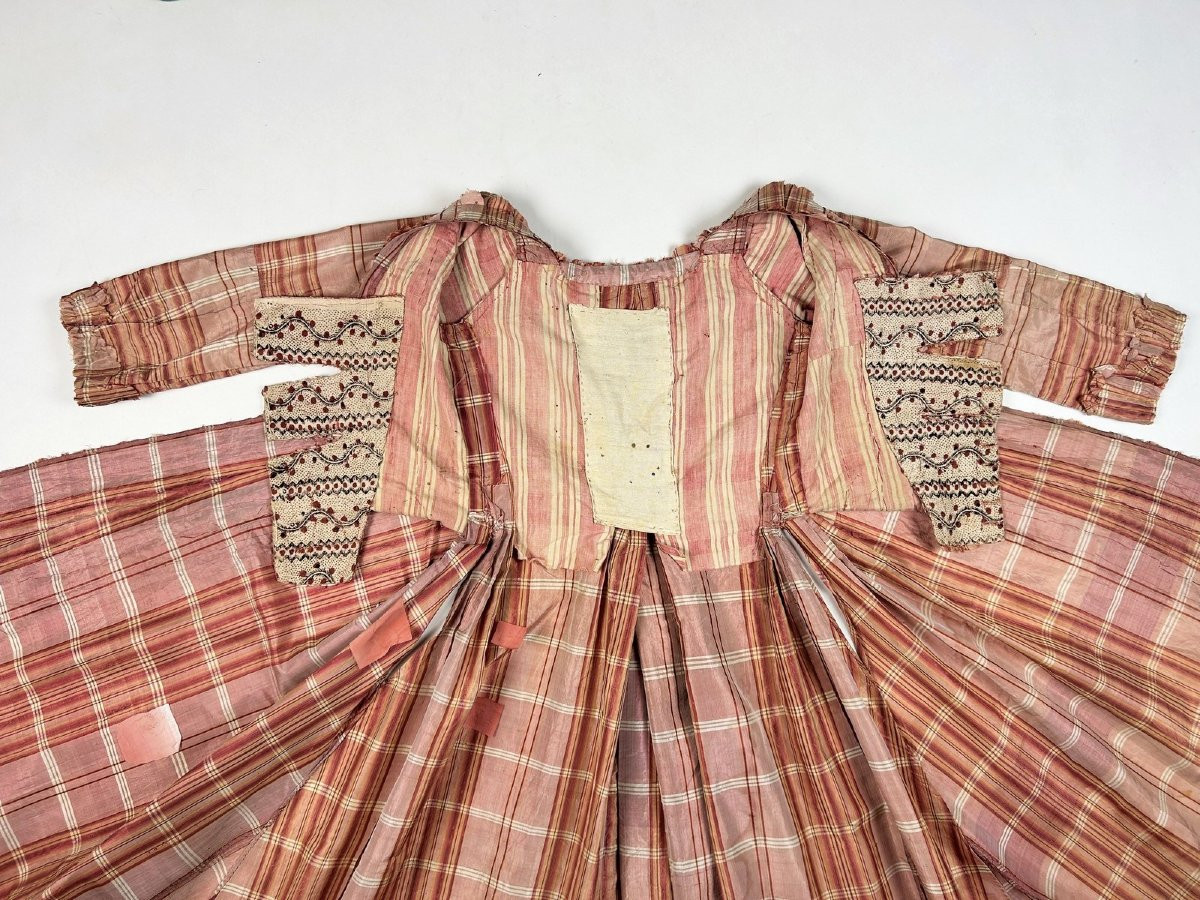 French Dress In Taffeta And Indian Fabric – Provence Circa 1785-photo-7