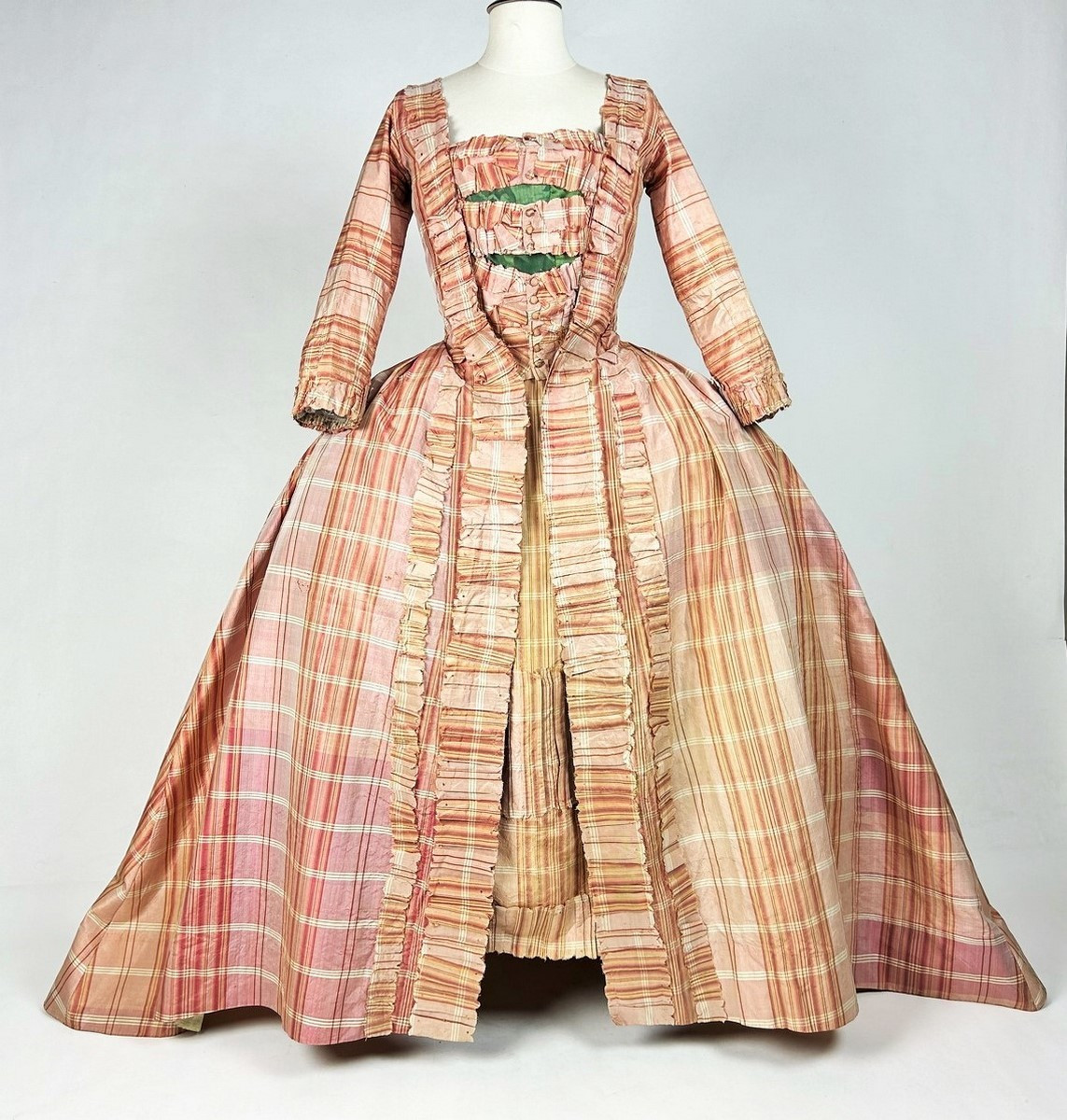 French Dress In Taffeta And Indian Fabric – Provence Circa 1785