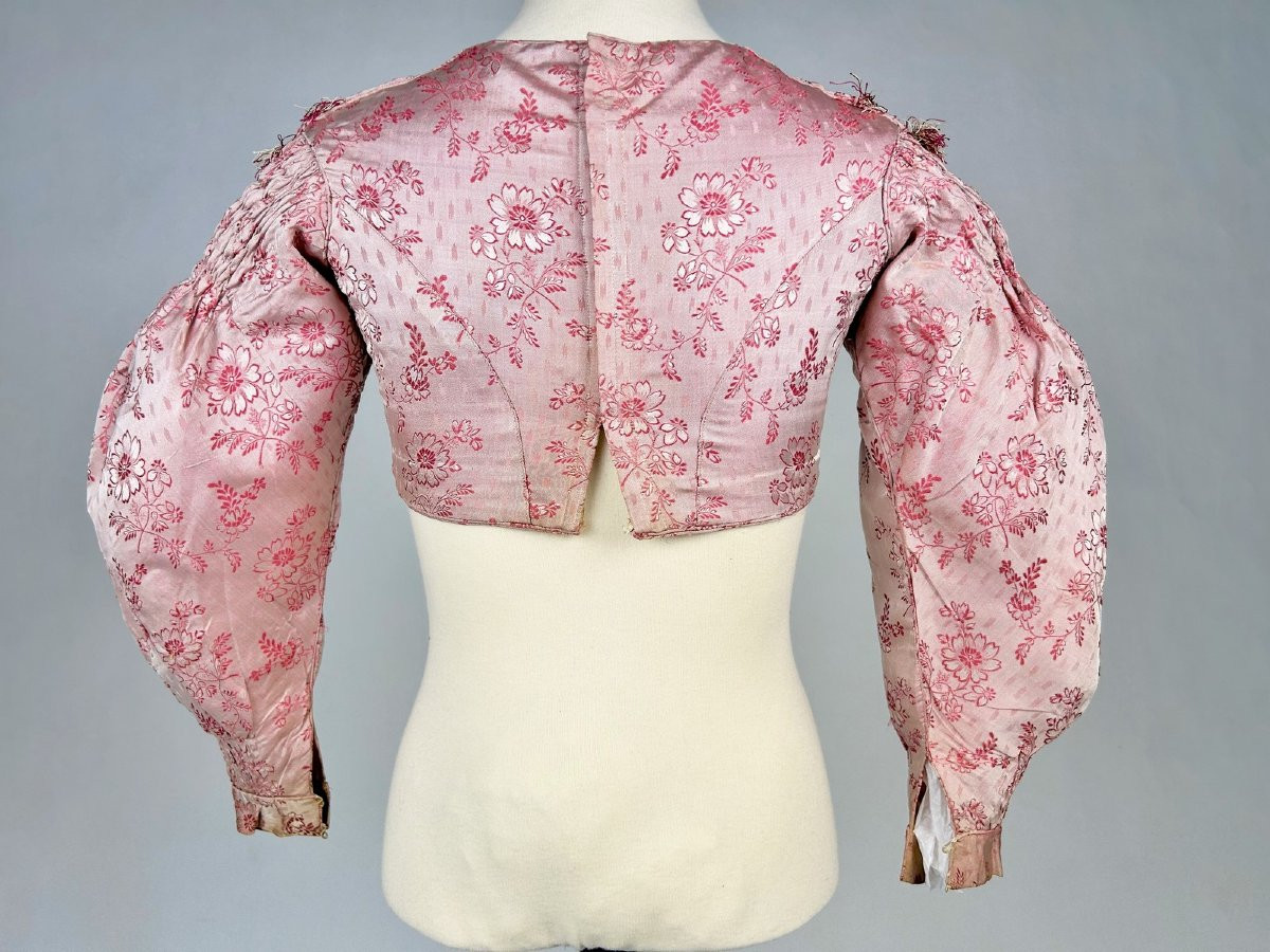 Corsage de fillette en façonné de soie rose Circa 1850-photo-4