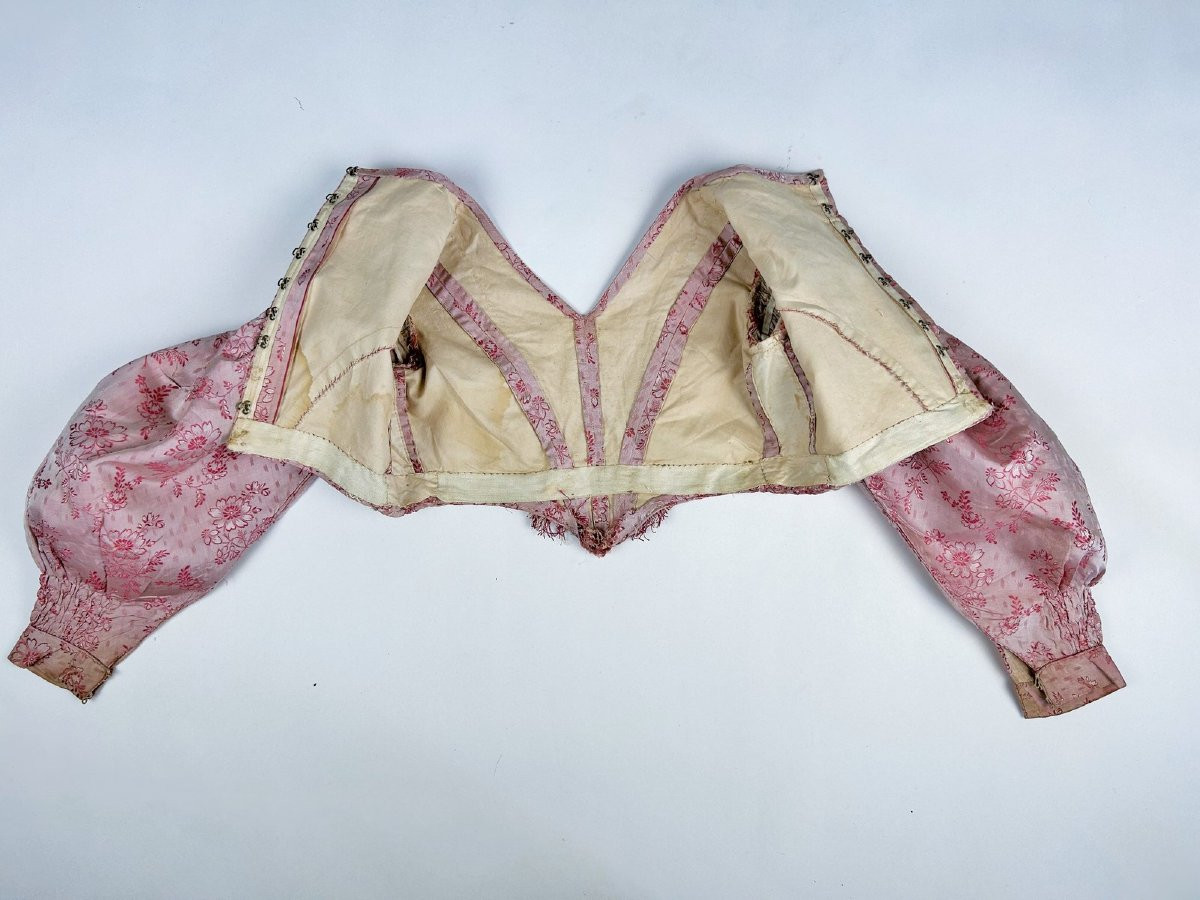 Corsage de fillette en façonné de soie rose Circa 1850-photo-6