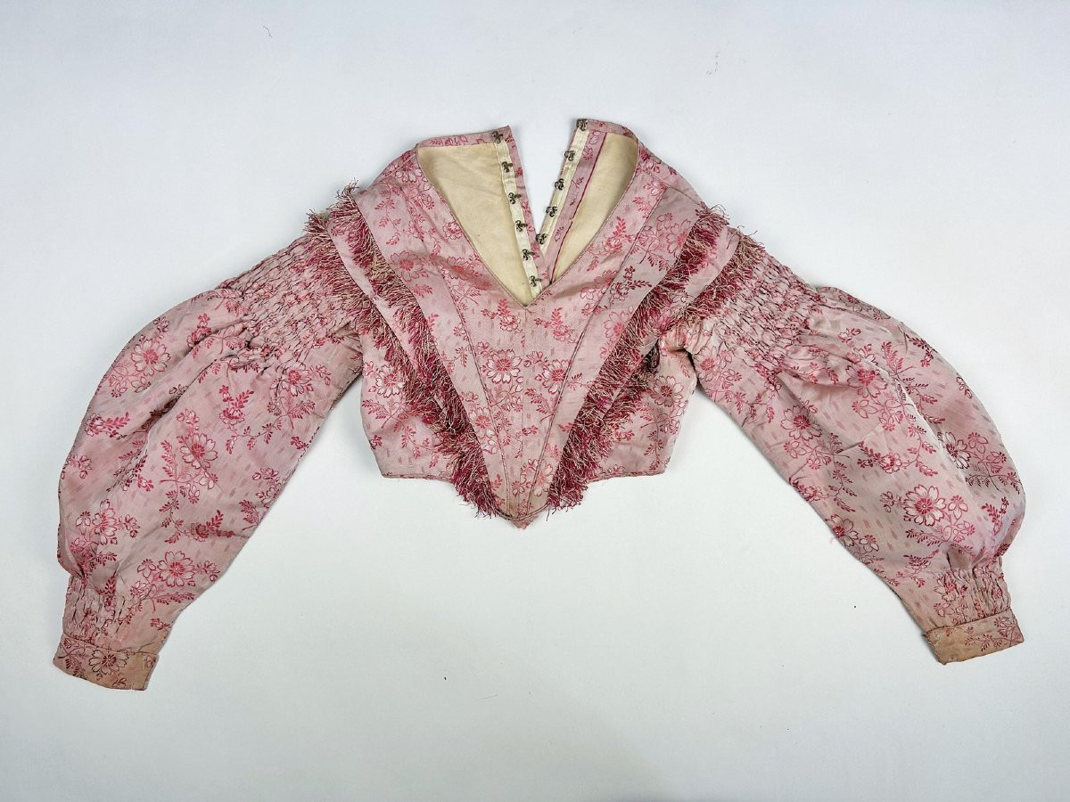 Corsage de fillette en façonné de soie rose Circa 1850-photo-8