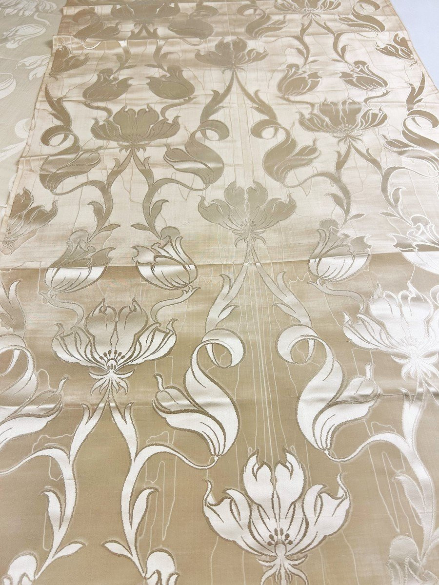 Width Of Satin And Moiré Silk Faille In The Style Of Hector Guimard - Art Nouveau Period -photo-3