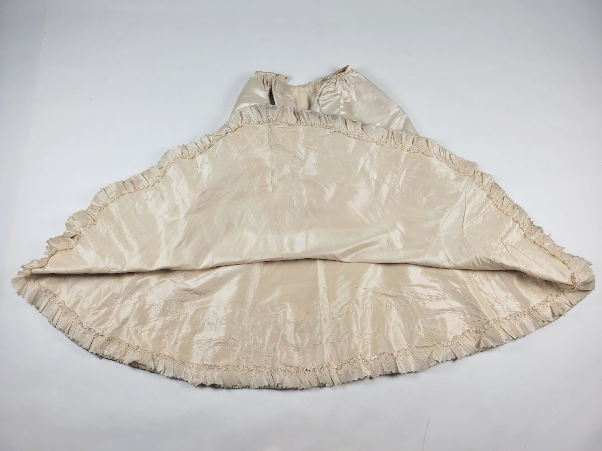 Champagne Satin Reception Dress, Edwardian Period - England Circa 1900-photo-8
