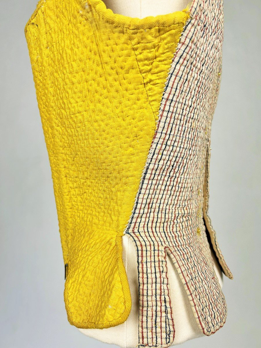 Corps semi-rigide en piqué de soie jaune, siamoise et Rouenneries - Provence Circa 1785-photo-3