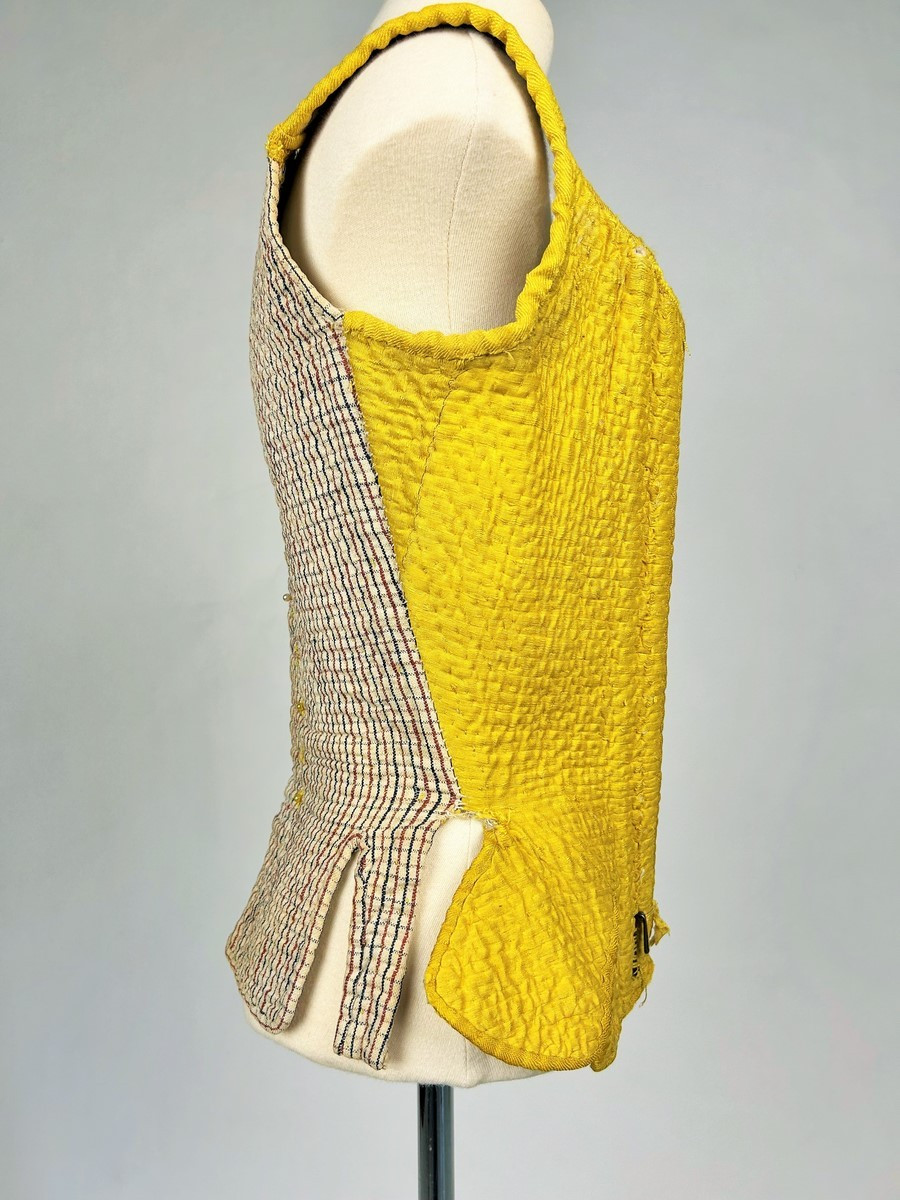 Corps semi-rigide en piqué de soie jaune, siamoise et Rouenneries - Provence Circa 1785