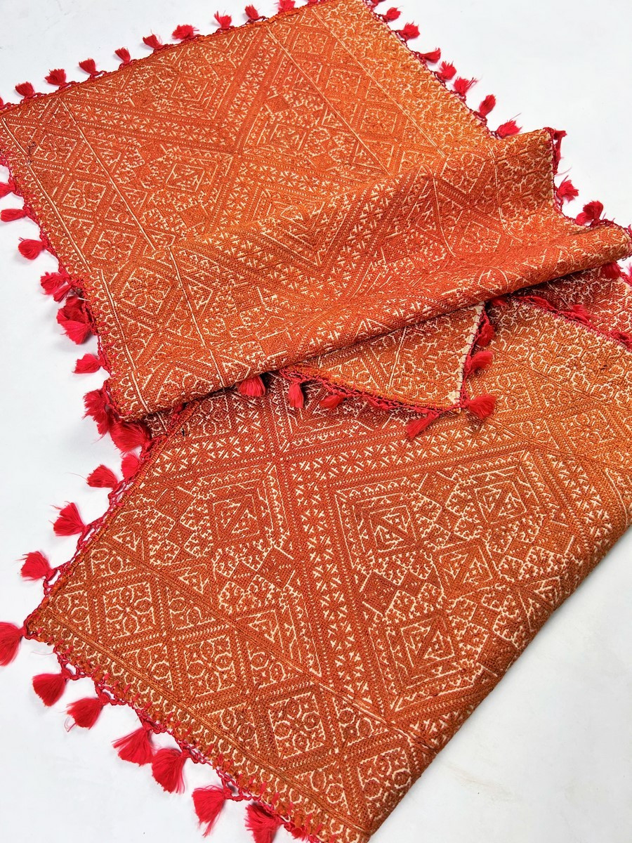 Dessus de coffre en Broderie de Fès et camaieu d'orange - Maroc Fin XIXe siècle 