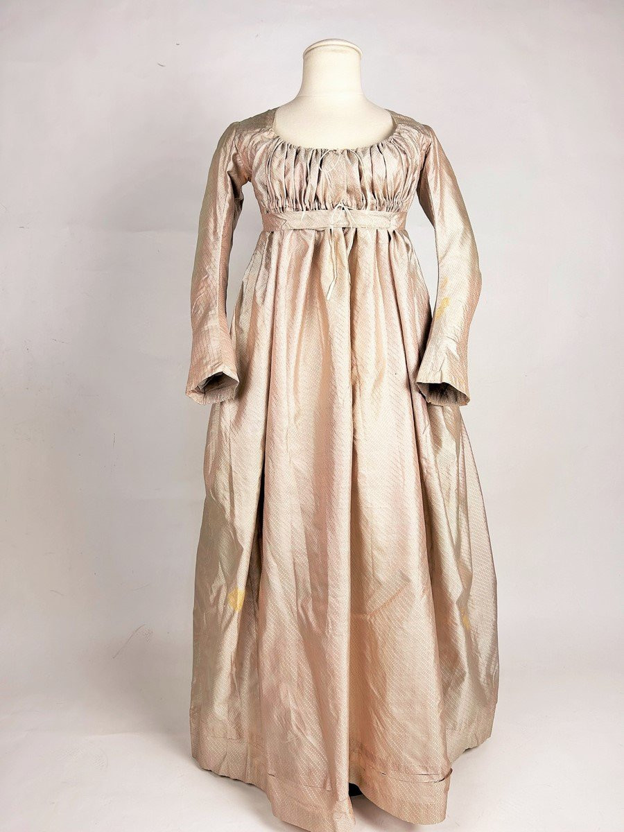 Round Gown In Pinkish Taffeta With Mitten Sleeves - France First Republic C. 1792-95-photo-2
