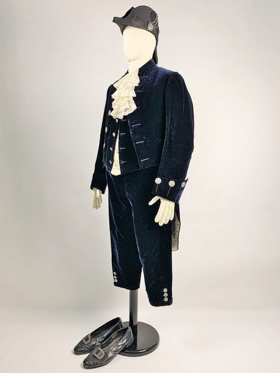 Habit de cour britannique complet en velours bleu-nuit - Angleterre Circa 1910-1930-photo-2
