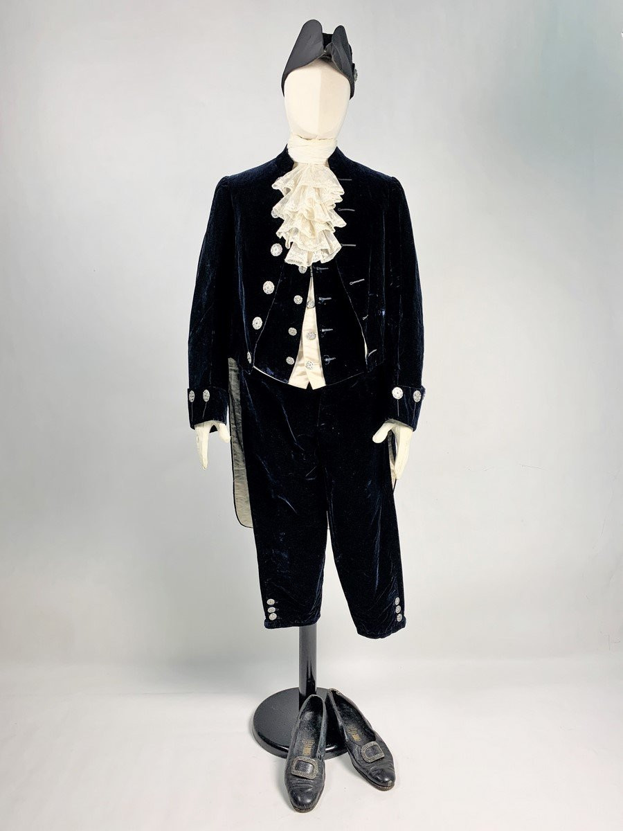 Habit de cour britannique complet en velours bleu-nuit - Angleterre Circa 1910-1930-photo-4