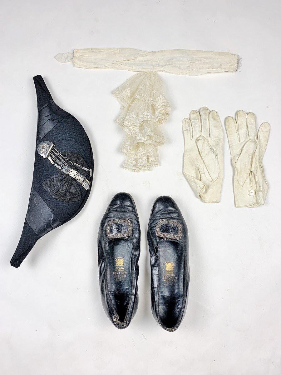 Habit de cour britannique complet en velours bleu-nuit - Angleterre Circa 1910-1930-photo-7