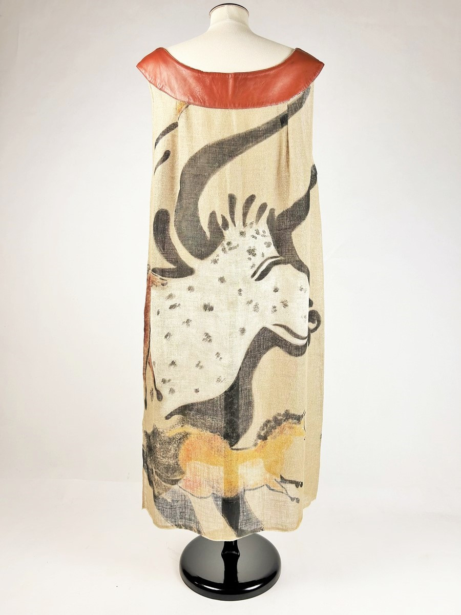 Robe de Jean-Charles de Castelbajac dite Lascaux, peinte par Eliakim - France Eté 1980