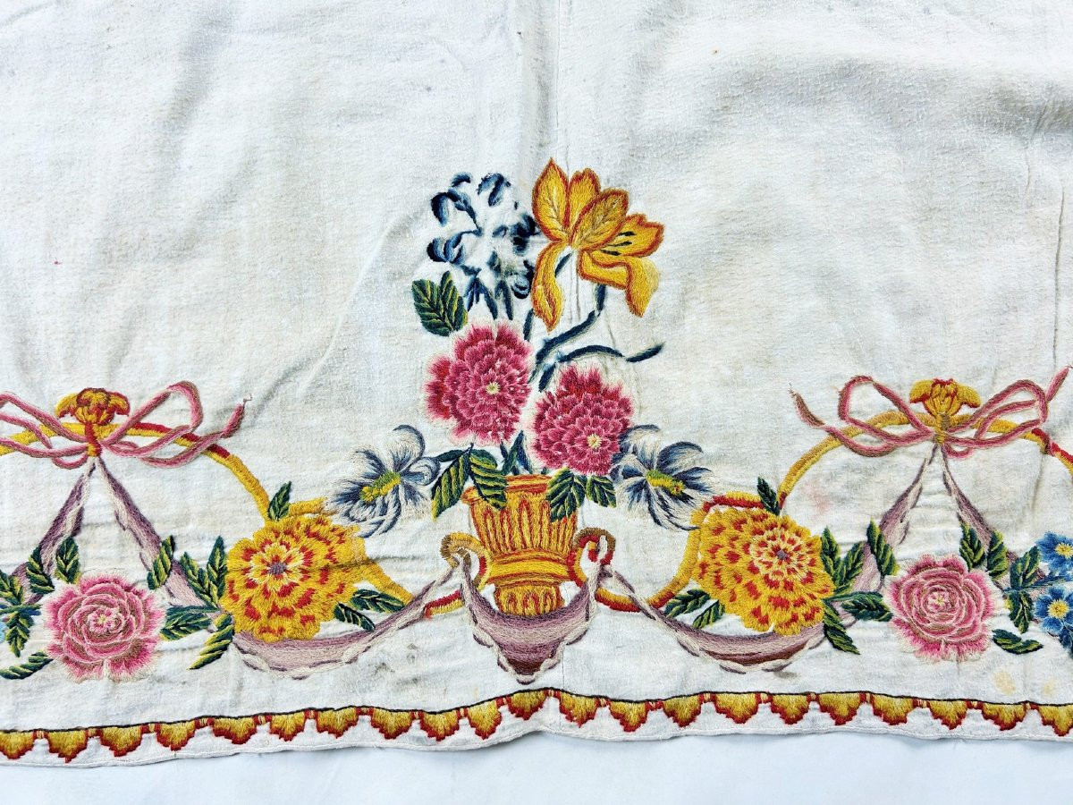 Cambrasine ou Crewel Work, broderie de laine polychrome sur Ratine peluchée - France Circa 1700-photo-2