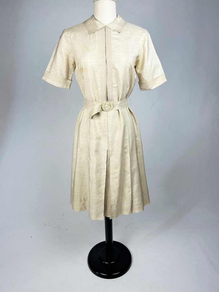 Robe estivale en soie sauvage écrue à la manière de Coco Chanel - France Circa 1930-1940-photo-2