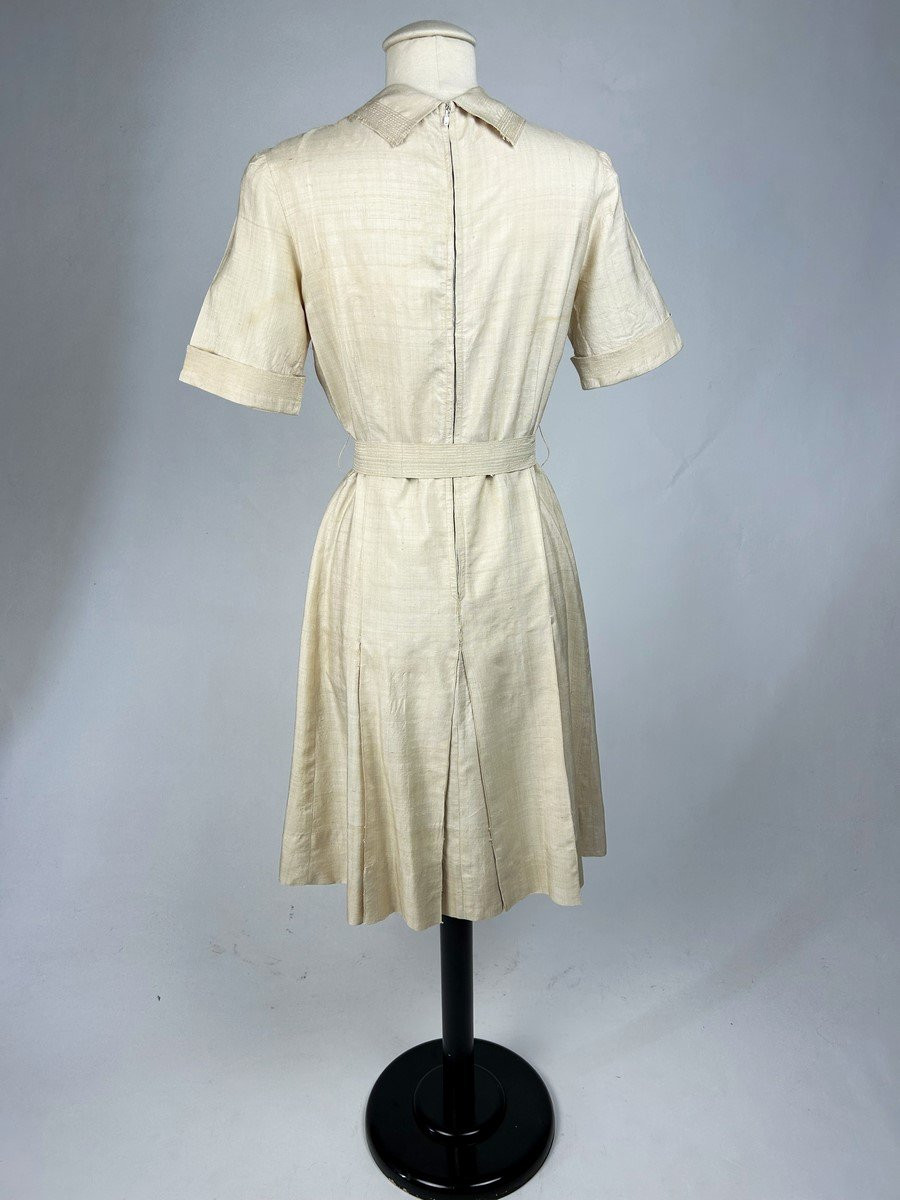 Robe estivale en soie sauvage écrue à la manière de Coco Chanel - France Circa 1930-1940-photo-3