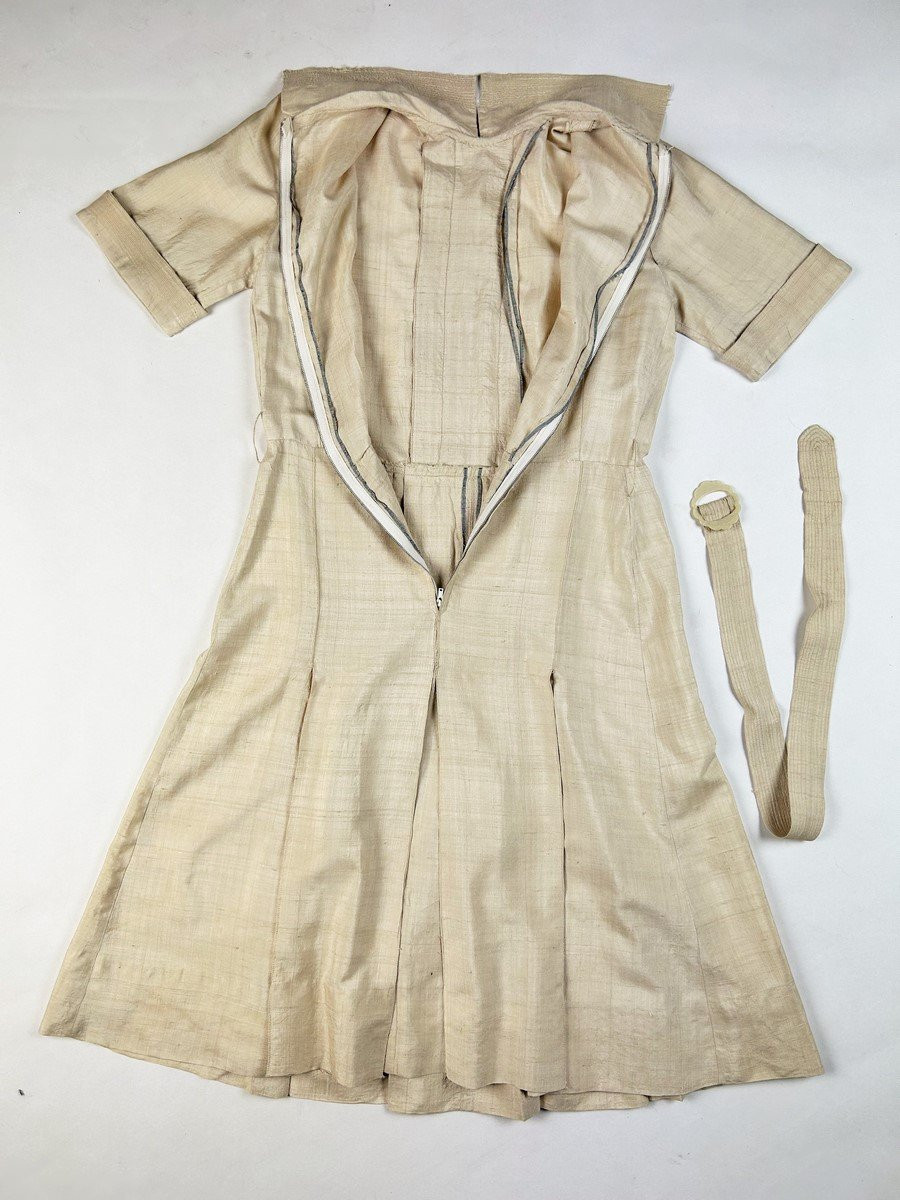 Robe estivale en soie sauvage écrue à la manière de Coco Chanel - France Circa 1930-1940-photo-7