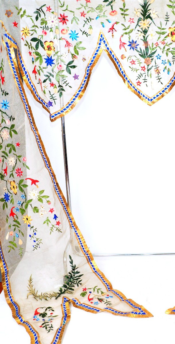 un prototype de rideau  en toile à beurre collée de papier gouaché - France début XXe siècle