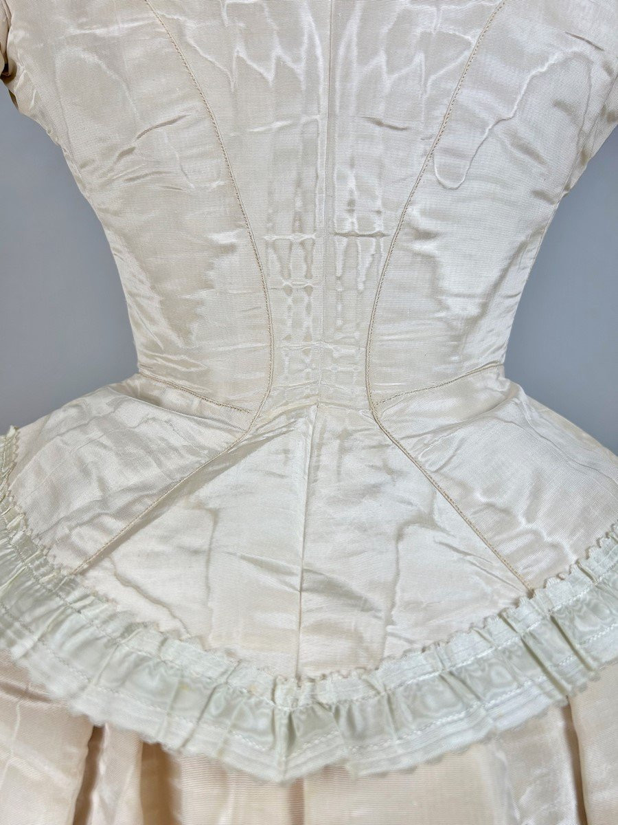 Robe de cérémonie en faille de soie moirée Début de la période Victorienne - Angleterre C.1840-photo-5