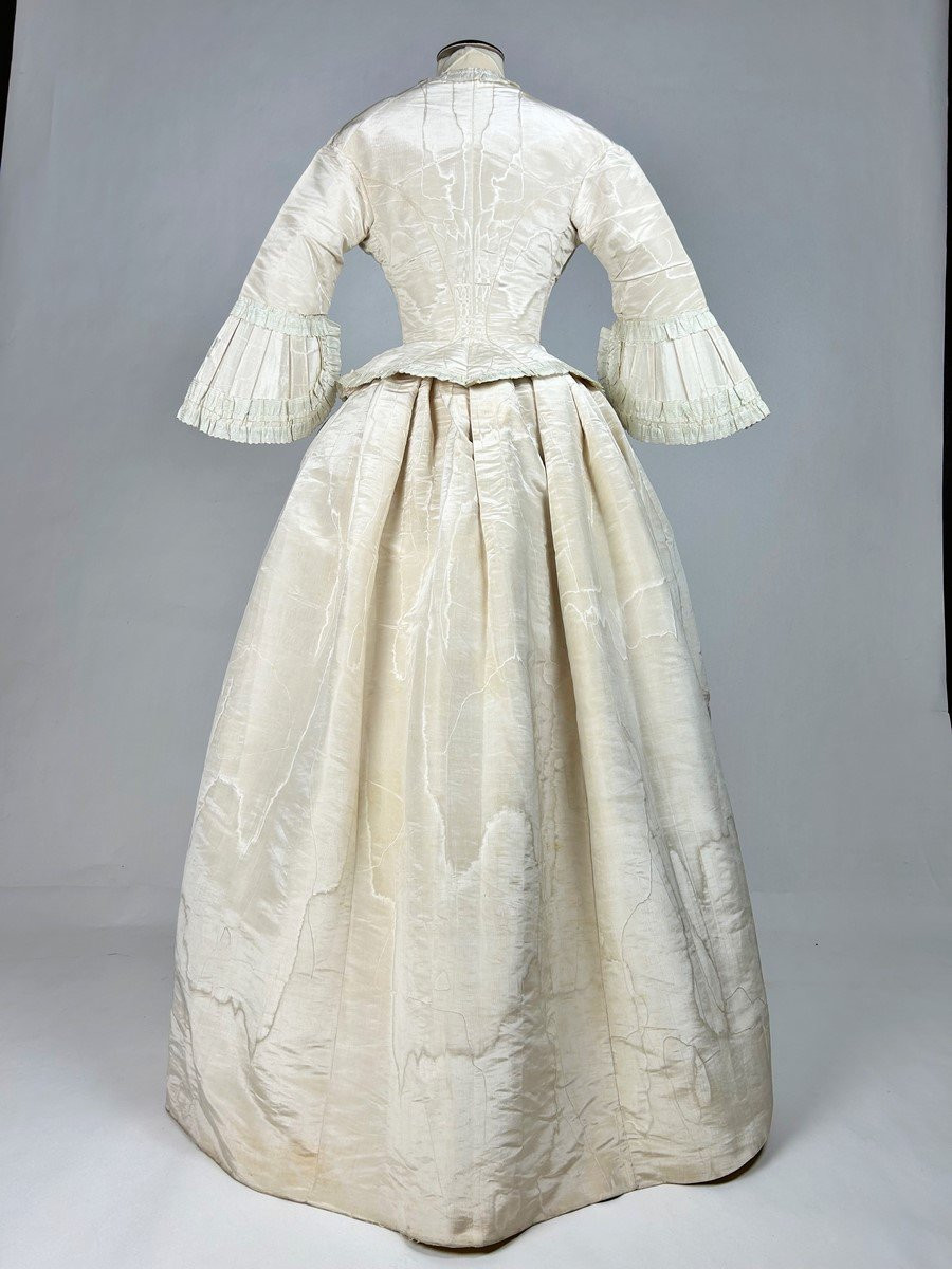 Robe de cérémonie en faille de soie moirée Début de la période Victorienne - Angleterre C.1840-photo-6
