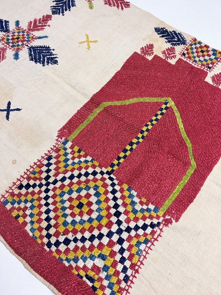 Chefchaouen, un panneau en broderie de soie sur lin - Maroc Circa 1880 -1930