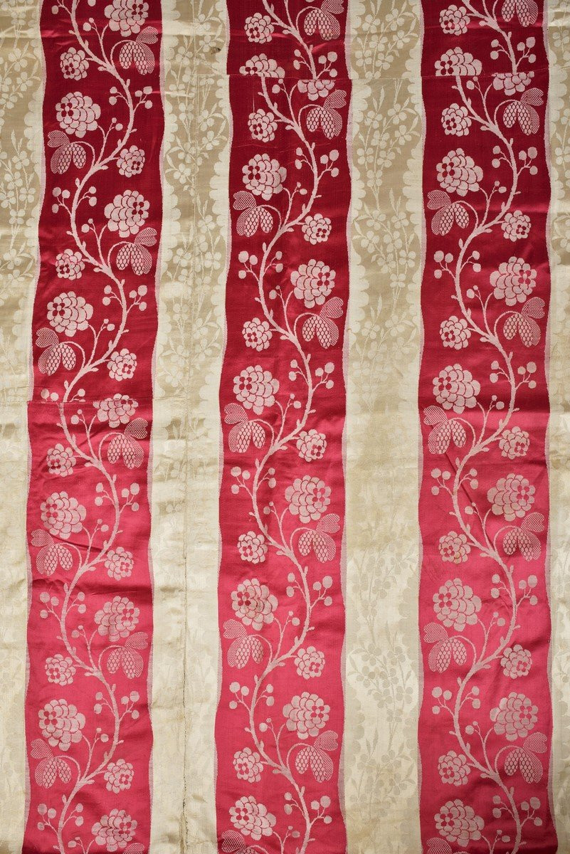 Dessus de table ou tenture en Lampas satin damassé Cerise et Crème - Période Louis XVI-photo-2
