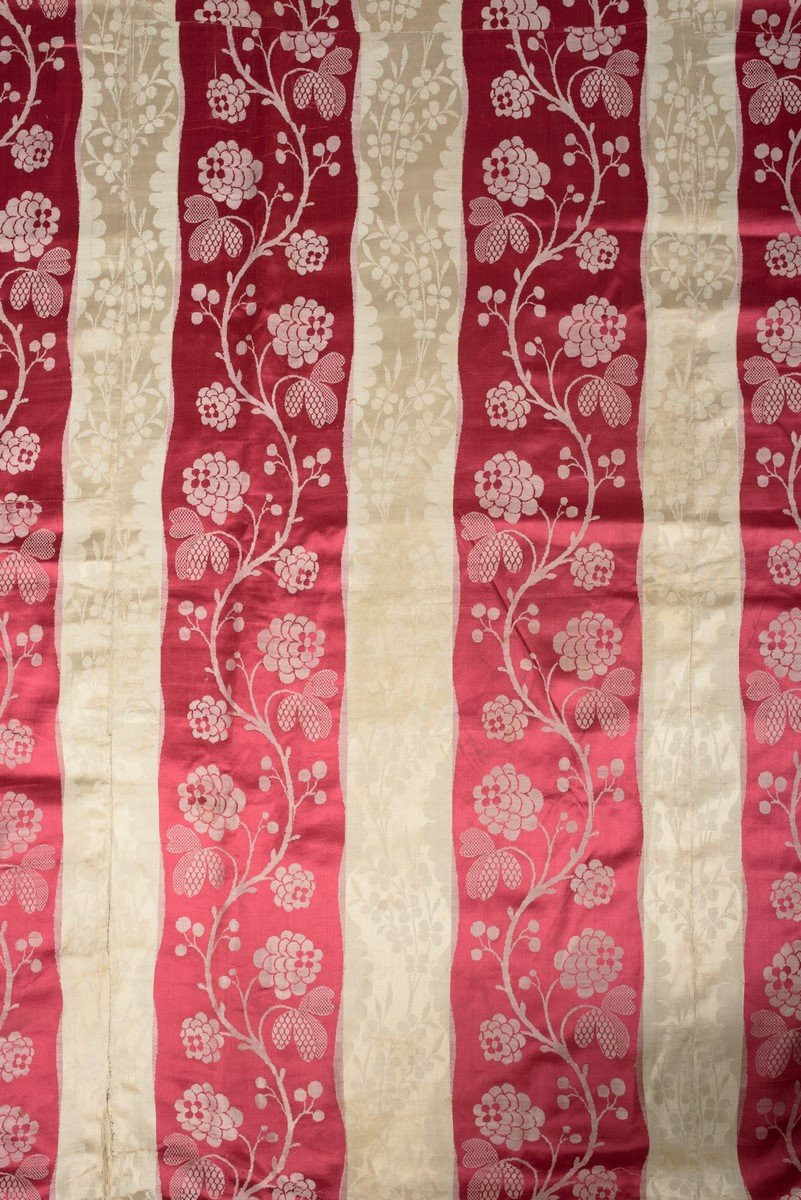Dessus de table ou tenture en Lampas satin damassé Cerise et Crème - Période Louis XVI-photo-1