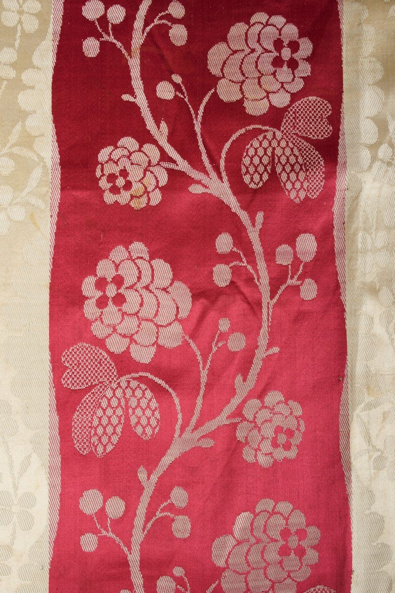 Dessus de table ou tenture en Lampas satin damassé Cerise et Crème - Période Louis XVI-photo-2