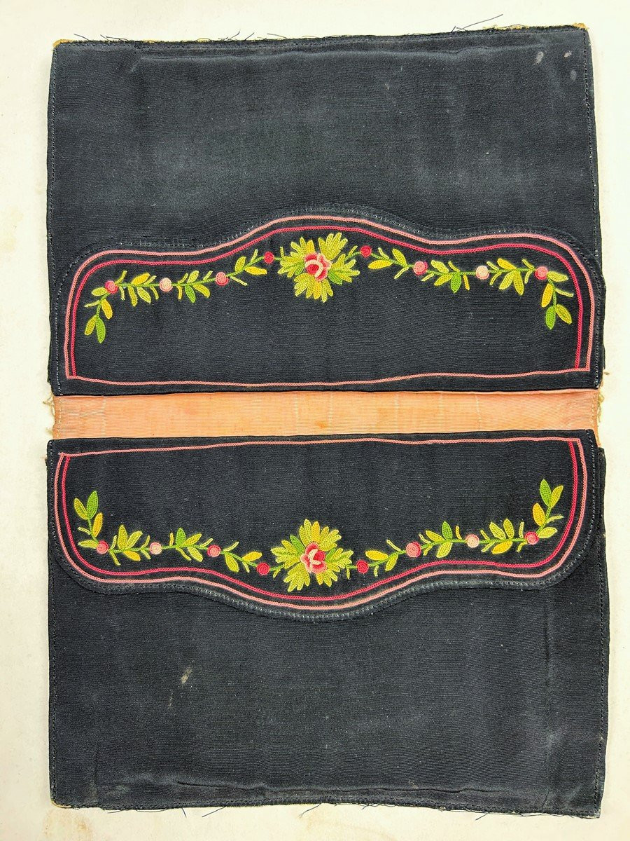 Wallet In Moiré Silk Faille Embroidered With Chinoiserie Designs - France Circa 1780-photo-4