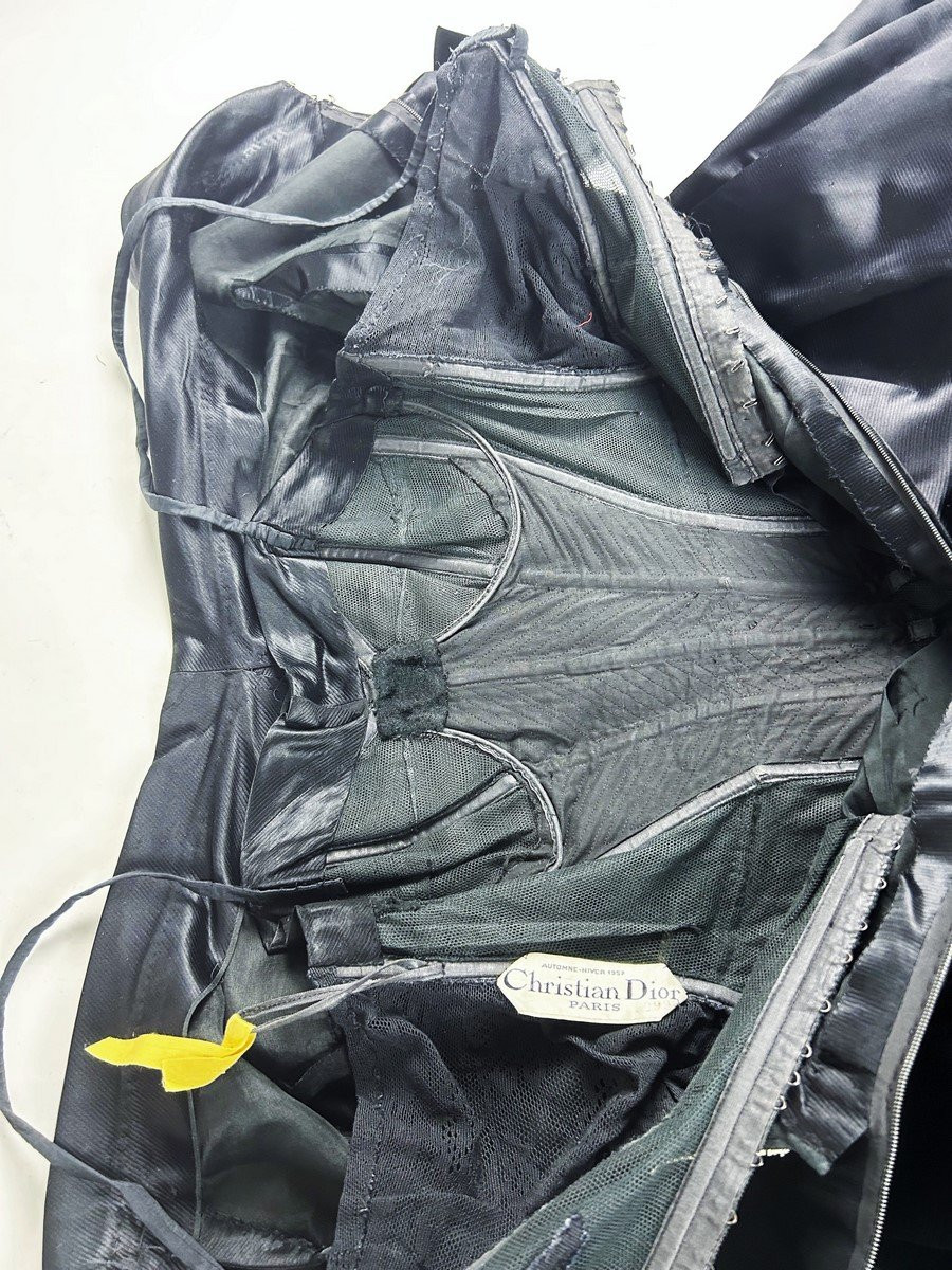 A Black Silk Cocktail Dress By Christian Dior Hc - Fuseau Line Autumn Winter 1957-1958-photo-6