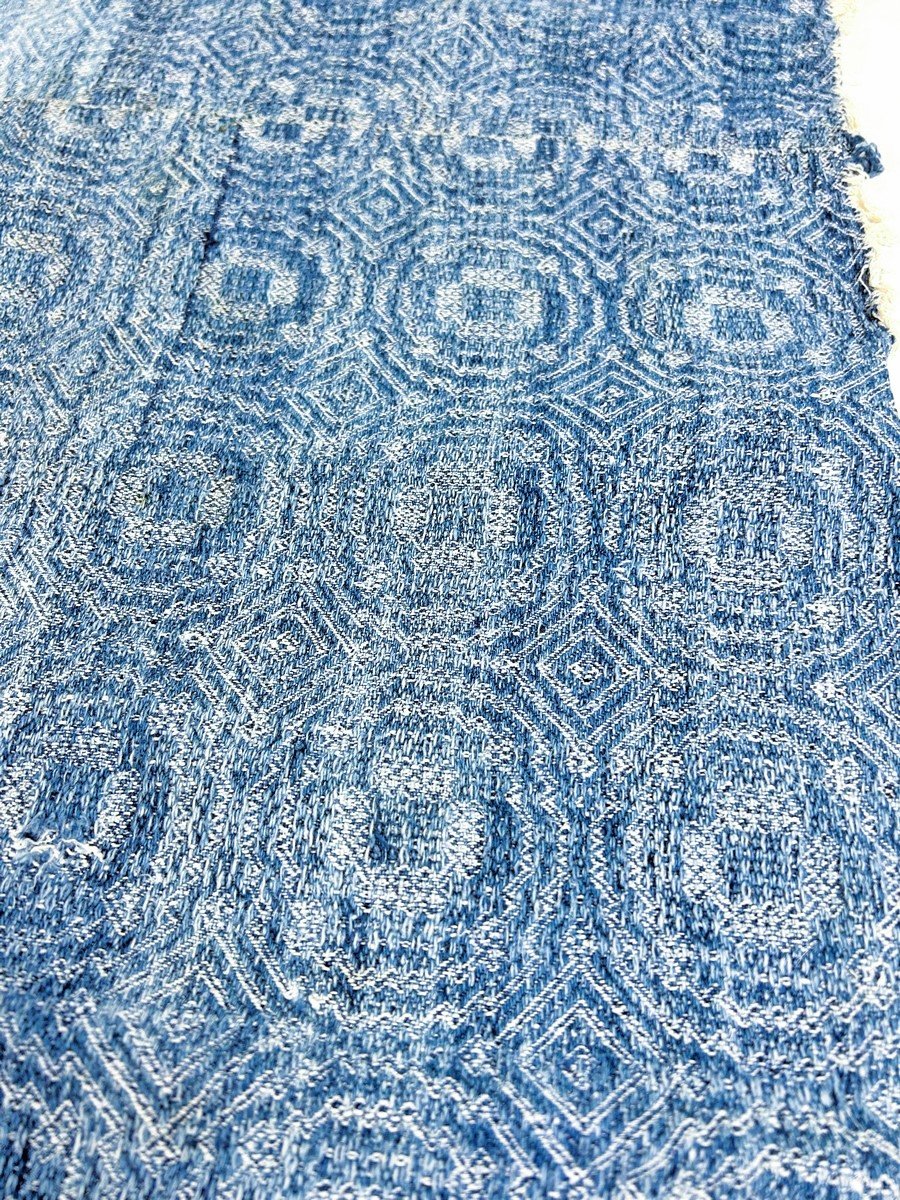 An Indigo Woven Fabric With A Chevron Pattern - Germany (?) 17th Or 18th Century-photo-1