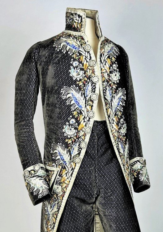 Court Coat And Breeches Of The Marquis d'Aligre – First Empire Or Restoration Period, Circa 1810-photo-3