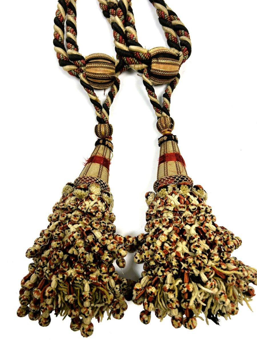 Exquisite Pair Of Tassel Tiebacks In Mottled Wool - France Circa 1860-photo-4