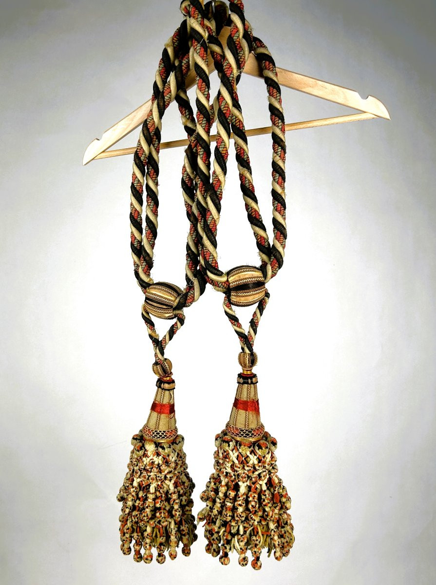 Exquisite Pair Of Tassel Tiebacks In Mottled Wool - France Circa 1860-photo-5