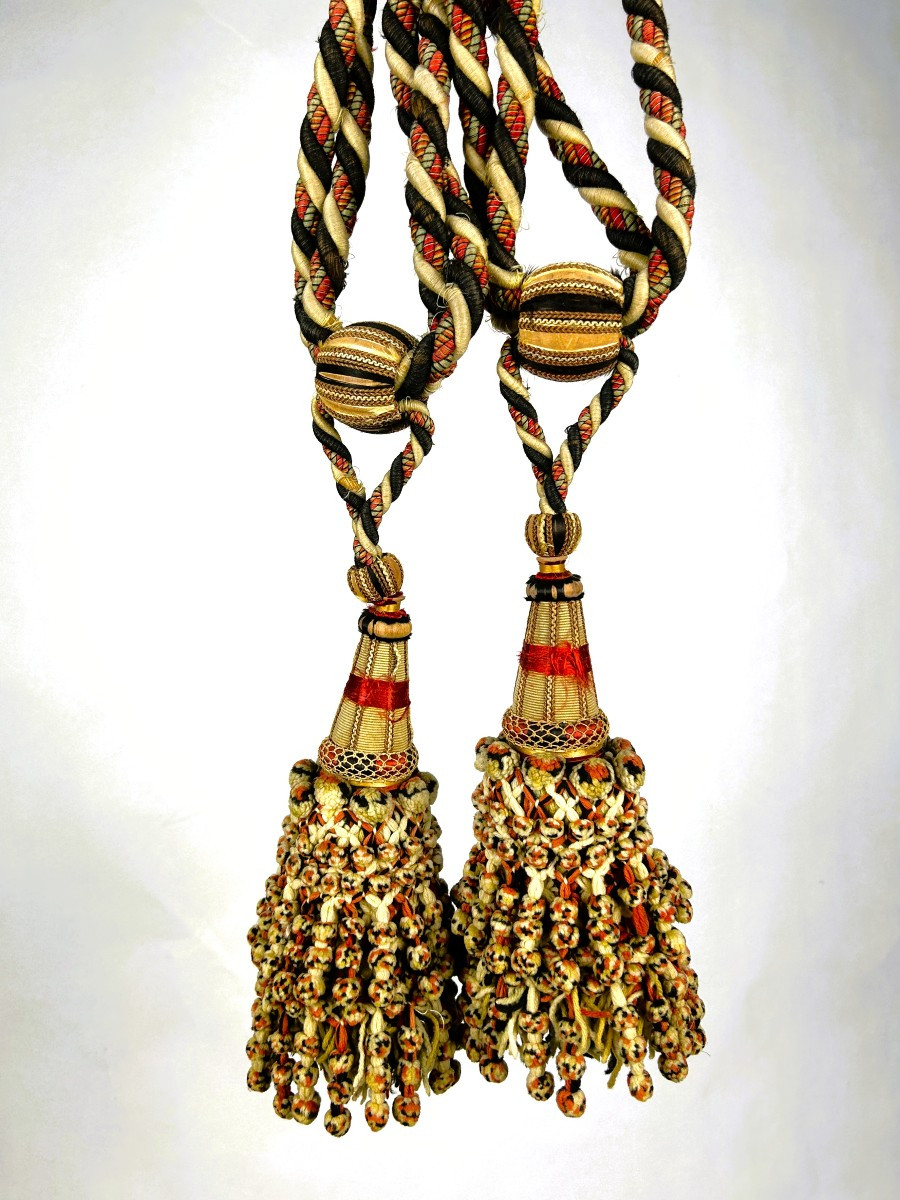 Exquisite Pair Of Tassel Tiebacks In Mottled Wool - France Circa 1860